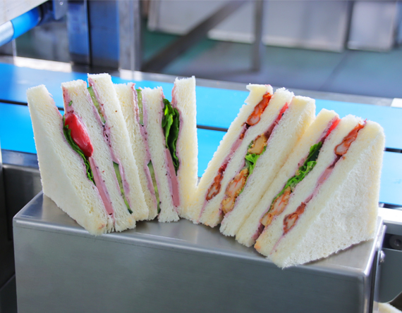 Automatic Ultrasonic Sandwich Cutter With Conveyor — Original product view 03